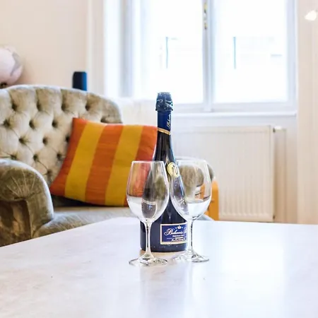 Bright And Quiet Apt In The Heart Of The Old Town *