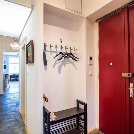 Bright And Quiet Apt In The Heart Of The Old Town