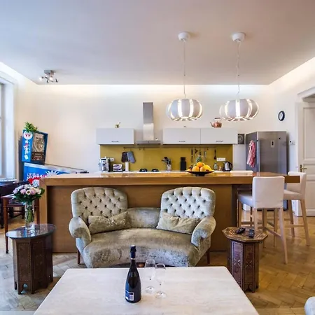 Bright And Quiet Apt In The Heart Of The Old Town דירה *