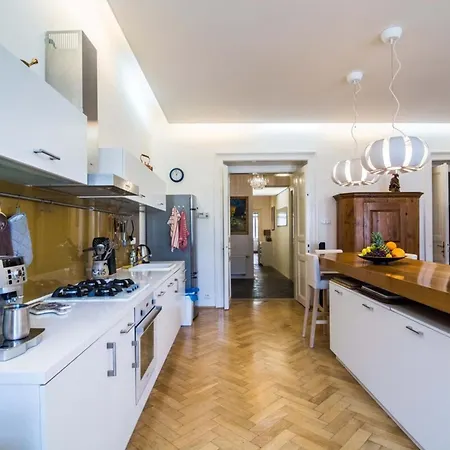דירה Bright And Quiet Apt In The Heart Of The Old Town *