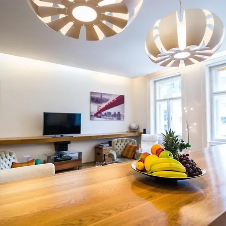 Bright And Quiet Apt In The Heart Of The Old Town דירה *