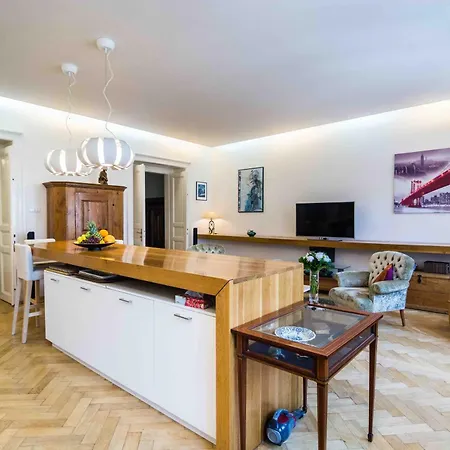 Bright And Quiet Apt In The Heart Of The Old Town *