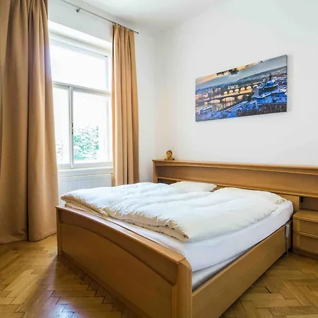 Bright And Quiet Apt In The Heart Of The Old Town דירה *